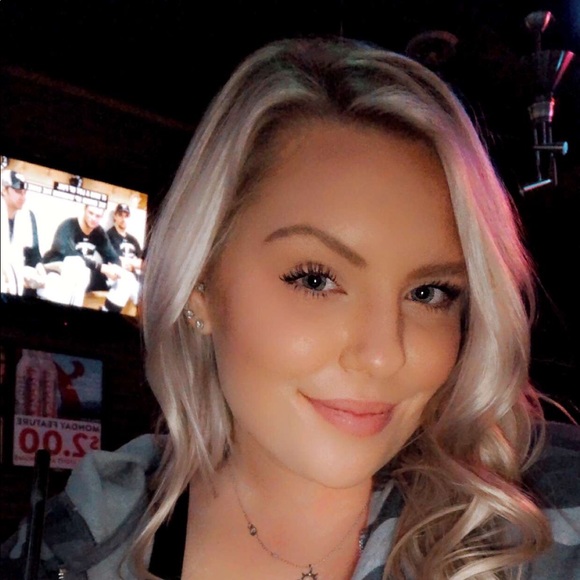 Meet your Posher, Haleigh - Picture 1 of 1